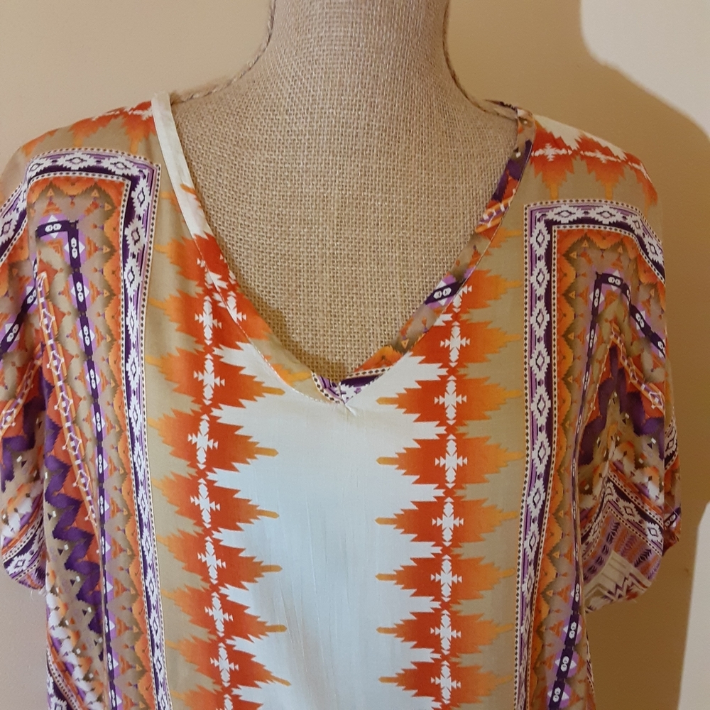 🌻3/$20Nurture bright aztec print oversize top med - Picture 5 of 9
